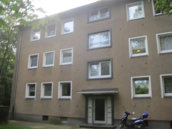 Etagenwohnung in Duisburg (Bissingheim) zur Miete mit 4 Zimmer und 71,48 m² Wohnfläche. Ausstattung: Balkon, Gas, Etagenheizung, Dachboden, Kelleranteil.