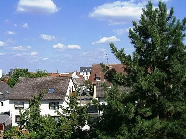 Balkon-Blick -- *** Vermietete TOPP SANIERTE 2-Zimmer-ETW mit Balkon im Westend der Kreisstadt Dietzenbach ***