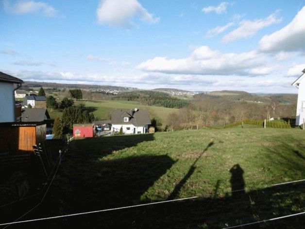Bild 1 -- Vollerschlossenes Grundstück mit Panoramablick