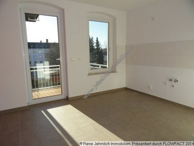 Beispiel Küche -- Kleine 3 Raum Wohnung / Lift / Balkon / Grün / Wanne und Dusche / Fussbodenheizung