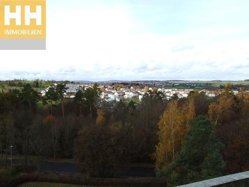 ... -- "Ruhe und Natur für 3 Schwaben: 3 Zimmer mit Balkon im Grünen