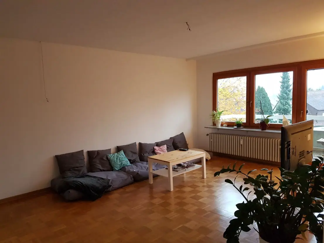 Wohnzimmer1 -- Schöne zwei Zimmer Wohnung in Esslingen (Kreis), Nürtingen