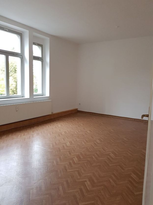 Wohnzimmer -- Schöne 4-Raum-Wohnung in Buttstädt zu vermieten!