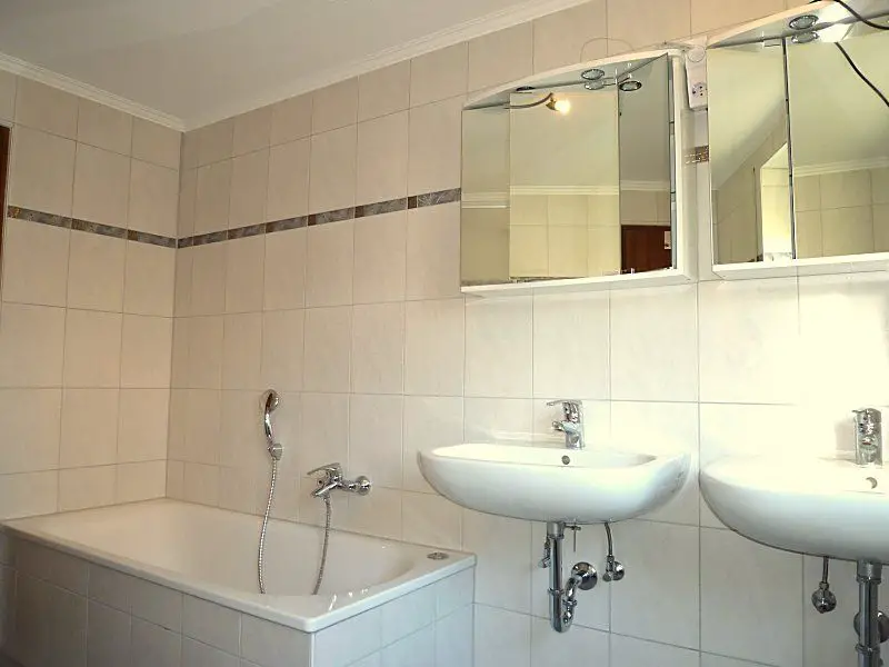 Bad Doppelwaschbecken -- Sehr gut geschnittene, helle und sonnige 3-Zimmer Wohnung in Baldham