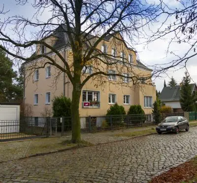 Wohnung in Berlin (Mahlsdorf) zur Miete mit 4 Zimmer und 112 m² Wohnfläche. Ausstattung: Terrasse, Fliesenboden, Parkettboden, frei, Holzfenster, Kunststofffenster.