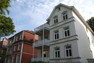 Etagenwohnung in Hamburg (Groß Flottbek) zum Kauf mit 4,5 Zimmer und 117 m² Wohnfläche. Ausstattung: Balkon, Fertigparkett, frei, Öl, Zentralheizung, Einbauküche.