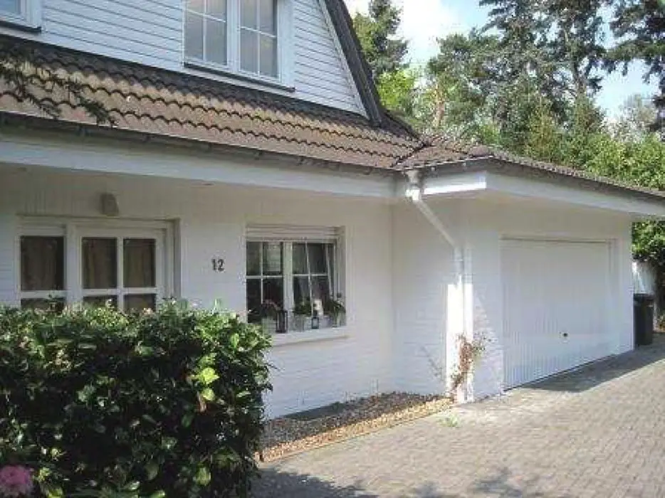 Hausansicht -- Großzügige, familienfreundliche Doppelhaushälfte mit privater Zufahrt in Köln, Hahnwald
