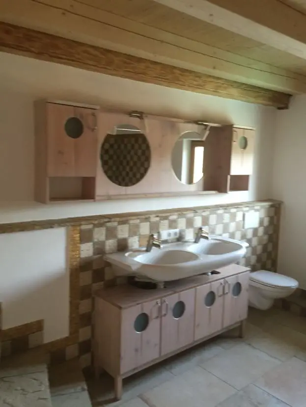 Badezimmer -- Geräumige, vollständig renovierte 2-Zimmer-Wohnung zur Miete in Obertaufkirchen
