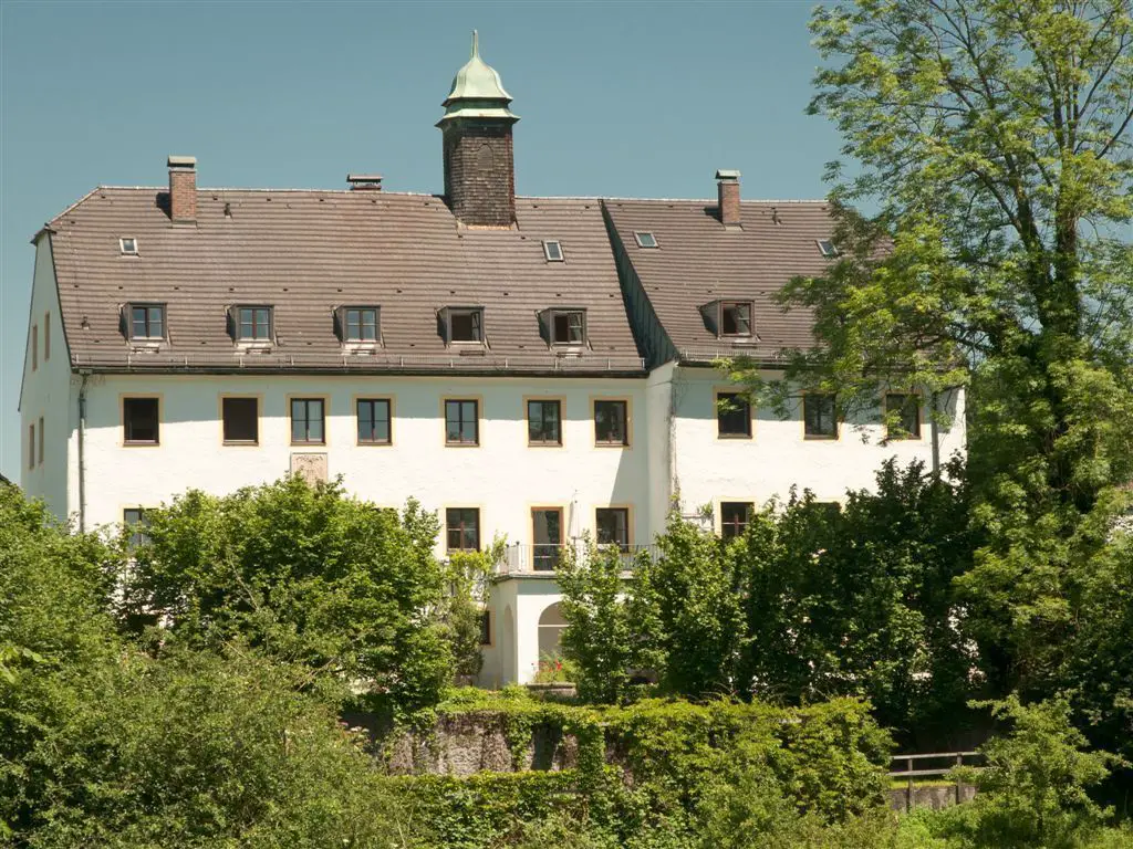 Schloss Südansicht -- Wohnen in intensiver Gemeinschaft Schloss Oberbrunn/Nähe Chiemsee (www.schloss-Oberbrunn.eu)