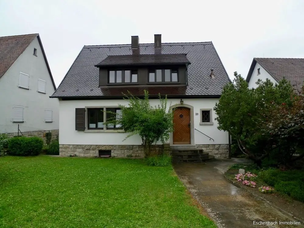 Außenansicht -- RESERVIERT-Traumhaus in Eibelstadt - auf ca. 200 qm Wfl. findet die Familie ausreichend Platz