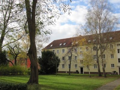 Wohnung in Dresden (Kaditz) zum Kauf mit 2 Zimmer und 59,62 m² Wohnfläche. Ausstattung: Balkon, vermietet, Gas, Zentralheizung, Bad mit Dusche, Bad mit Wanne.