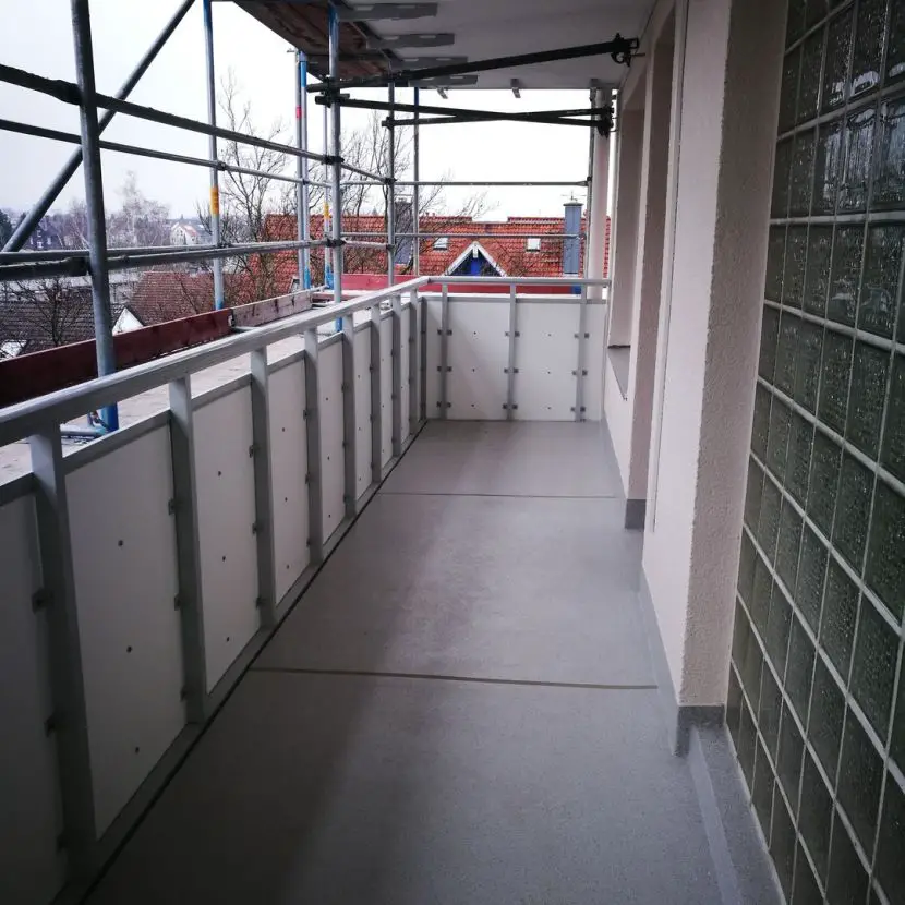 Balkon (wird z.Z. saniert) -- Hochwertige Einzimmerwohnung in zentraler Lage/ Provisionsfrei