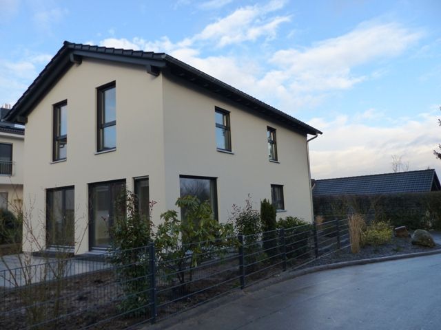 Außenansicht -- Modernes Einfamilienhaus Baujahr 2018 in zentraler und ruhiger Lage in Friedrichsdorf
