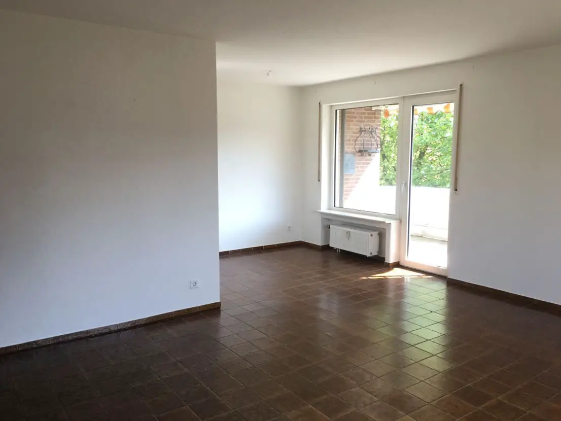 Wohnzimmer -- Eigentumswohnung im Zentrum von Leichlingen | 4 Zimmer | 97 m² | PROVISIONSFREI vom Eigentümer