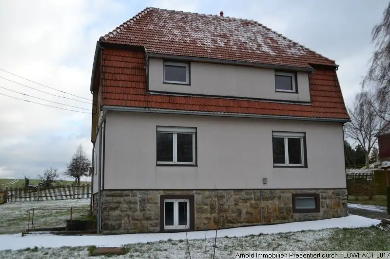 Hausansicht -- Einfamilienhaus mit Garage und großem Grundstück in 01744 Dippoldiswalde