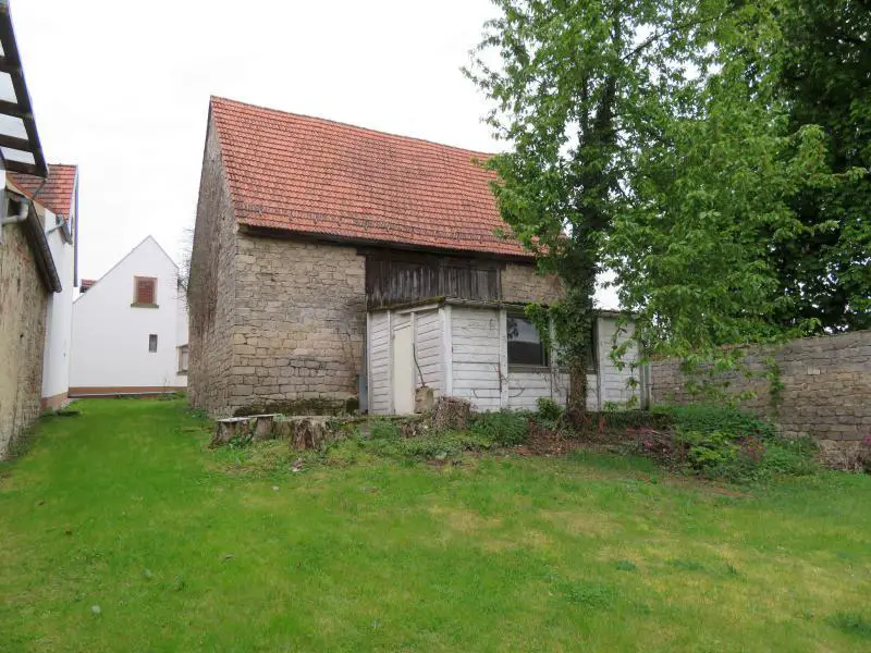 Bild -- Teilerschlossenes Grundstück in ruhiger Wohnlage in Wattenheim/Pfalz.