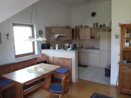 Essplatz mit Küche -- 3-Zi.-Wohnung in zentraler Lage von Grünenbach
