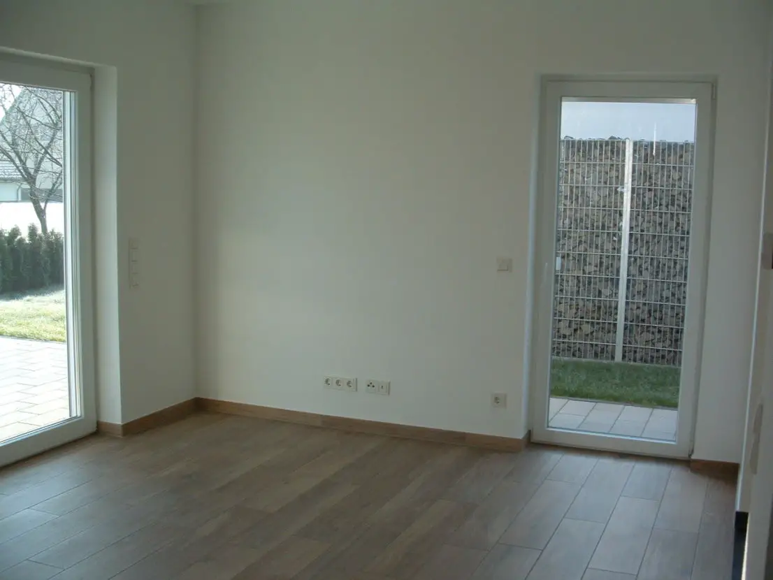 Wohnzimmer -- Erstbezug: schöne altersgerechte 2-Zimmer-Wohnung mit EBK in Merzig-Fitten