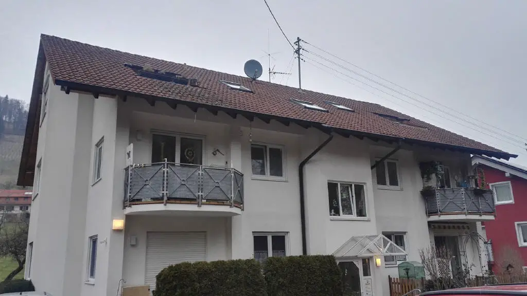 Bild1 -- IMA-Immobilien bietet eine gemütliche 2 Zimmer DG Wohnung in Bermersbach
