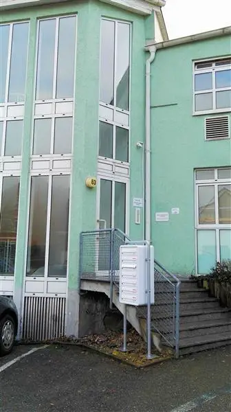 Hauseingang -- Helles und geräumiges 1-Zimmerappartement im Zentrum von Mainz-Mombach