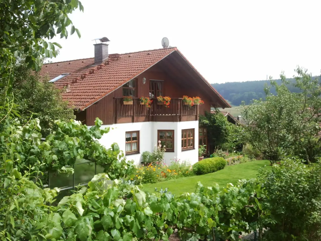 EFH-Lauterbach01 -- Traumhaus in sonniger Südhanglage mit großem Garten