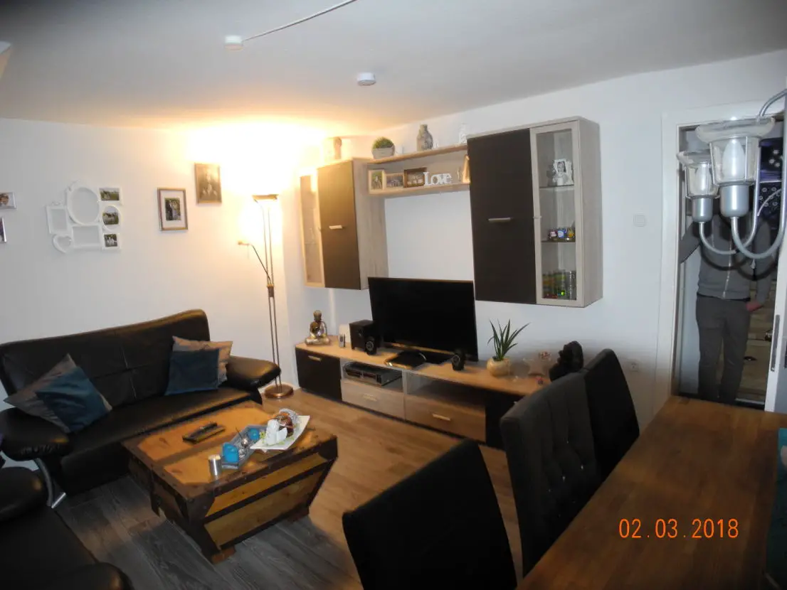 Wohnzimmer -- Vollständig renovierte 4-Zimmer-Wohnung mit Einbauküche in Kleve