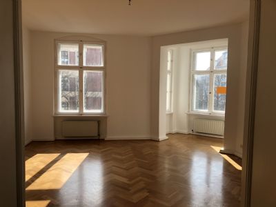 Etagenwohnung in Berlin (Friedenau) zur Miete mit 4 Zimmer und 124 m² Wohnfläche. Ausstattung: Balkon, Parkettboden, frei, Gas, Holzfenster, Etagenheizung.
