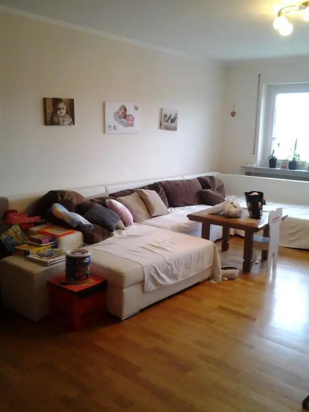Wohnzimmer -- Schöne, großzügige und helle drei Zimmer Wohnung in Steißlingen