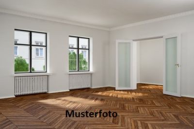 Etagenwohnung in Duisburg (Großenbaum) zum Kauf mit 3 Zimmer und 82 m² Wohnfläche.