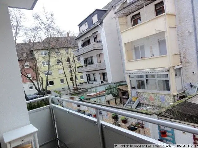 Ausblick -- Helle 2 ZKB-Wohnung mit Balkon in einem gepflegten Mehrfamilienhaus in Mannheim Neckarstadt-West