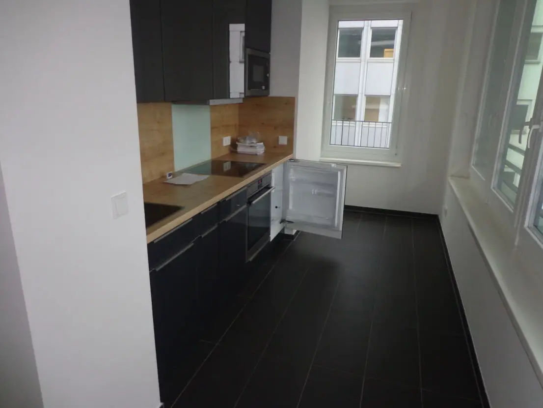 Einbauchküche -- Attraktive Neubauwohnung am Alex mit zwei Balkonen sucht Nachmieter zum 1.5. / 1.6.2018