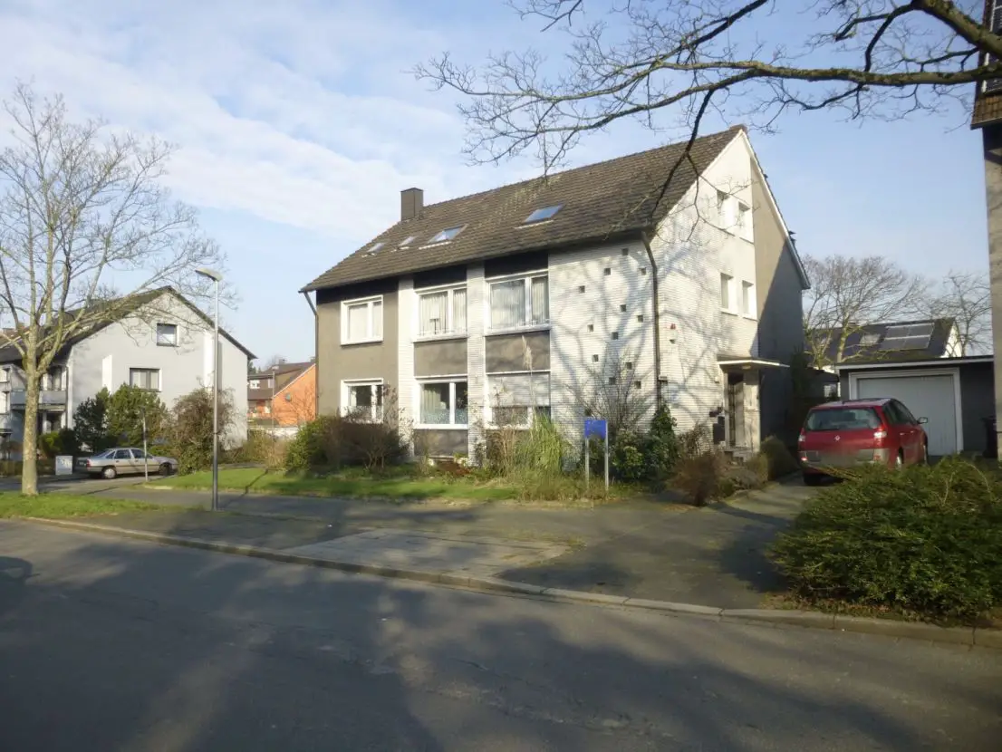 Hausansicht -- Freistehendes 2 Familienhaus , plus drei Appartmens in Wiemelhausen