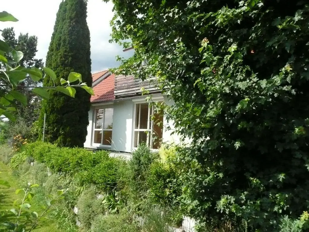 Terrasse -- Schönes, geräumiges Haus mit fünf Zimmern in Bodenseekreis, Immenstaad am Bodensee