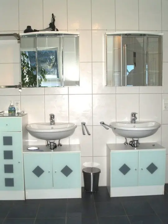 Badezimmer -- Stilvoll möbliertes EFH mit ELW und hohem Wohlfühlfaktor in TOP Wohnlage in 72622 Nürtingen