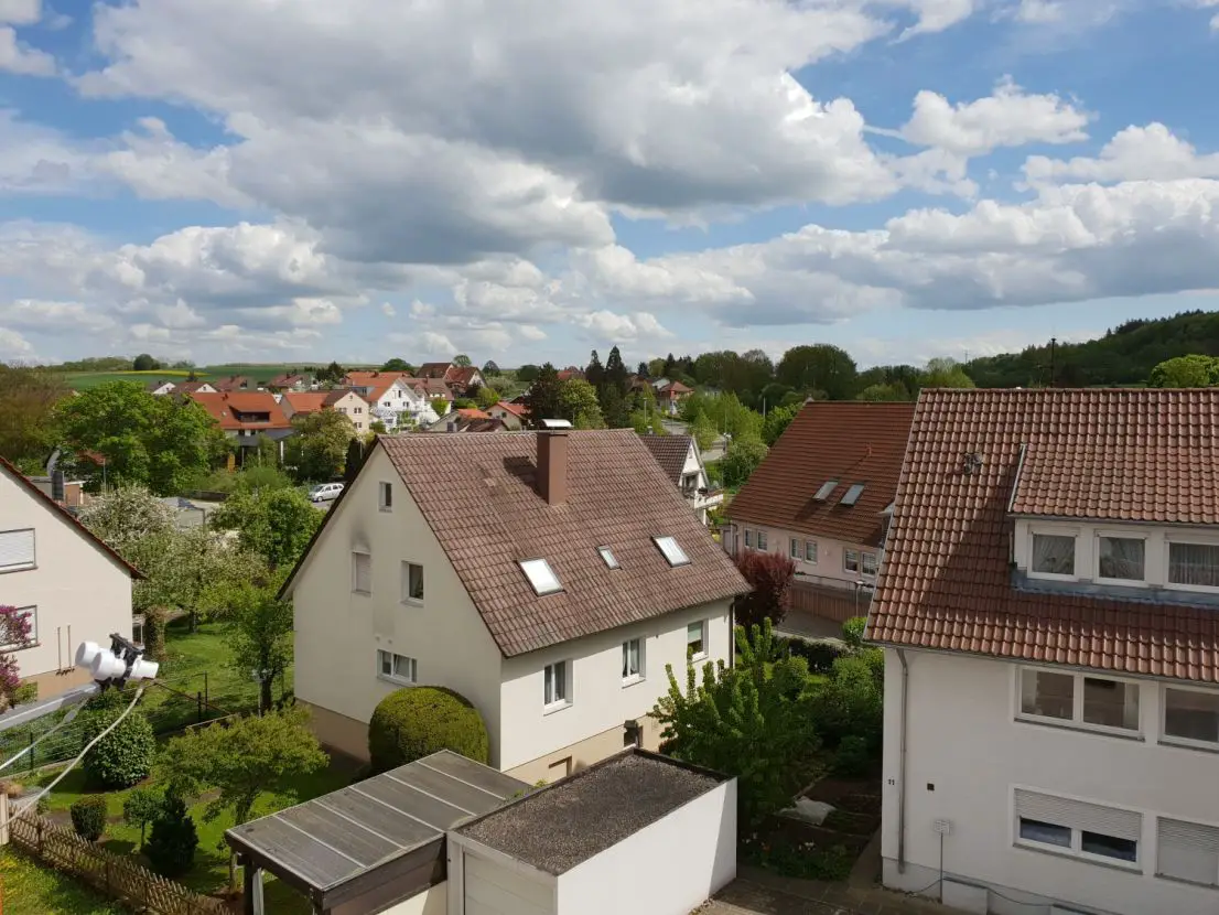 20180426_150357 -- Guter Schnitt - Dachgeschosswohnung mit Südbalkon