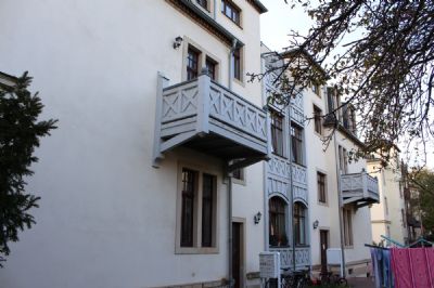 Wohnung in Dresden (Trachau) zum Kauf mit 2,5 Zimmer und 64 m² Wohnfläche. Ausstattung: Denkmalschutz-Afa, Garten, Massiv, Fliesenboden, Parkettboden, vermietet.