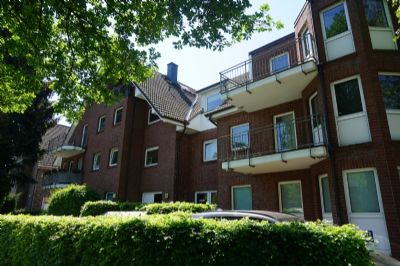Wohnung in Hamburg (Niendorf) zum Kauf mit 2,5 Zimmer und 61 m² Wohnfläche. Ausstattung: Gas, Zentralheizung, Kelleranteil, Garage, Stellplatz, Erdgeschoss.