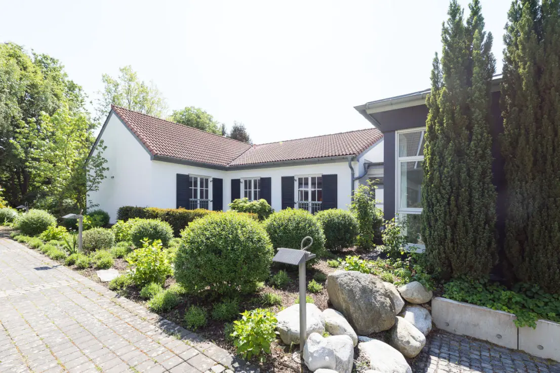 ImLangenfeld9a3 -- Großzügige Villa im Landhausstil mit parkähnlichem Garten Hochtaunuskreis, Bad Homburg vor der Höhe