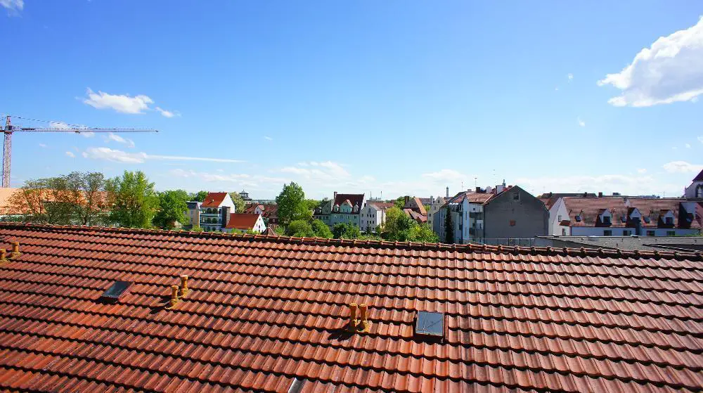 1Aussicht Dachflächenfenster -- Maisonetten Wohnung mit 4,5 Zimmer in der Augsburger Innenstadt FREI!!!