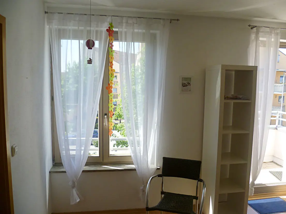 Wohnzimmer -- Schöne 1ZKB-Wohnung in Königsbrunn Nähe Ilsesee