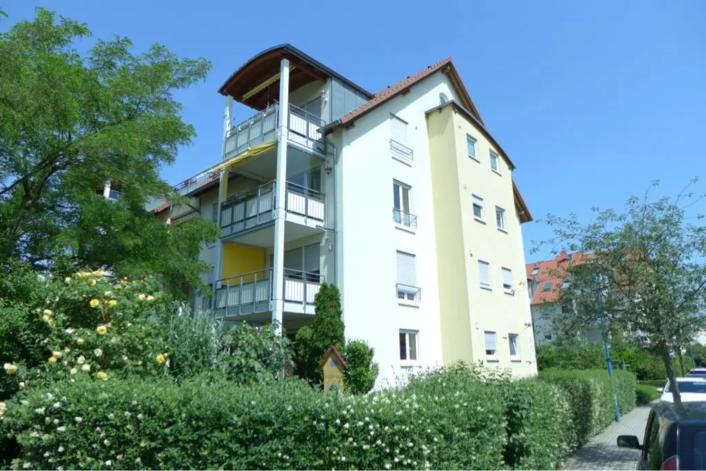 Aussenansicht_Balkon -- +++ Gepflegte 3-Zimmer-Wohnung mit Balkon und EBK in Staufen +++