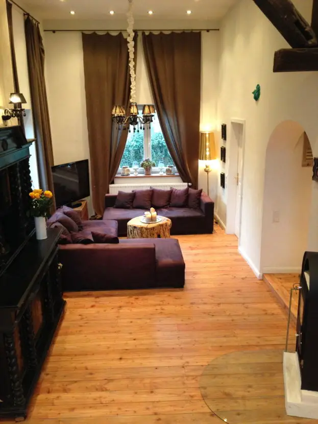4m Deckenhöhe -- Wunderschöne Wohnung mit Maingrundstück und Bachterrasse, Designerbad mit TV