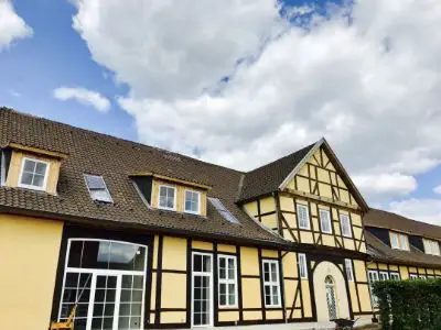 Einfamilienhaus in Hannover (Herrenhausen) zum Kauf mit 4 Zimmer, 125,82 m² Wohnfläche und 105 m² Grundstück. Ausstattung: Balkon, Garten, Doppelboden, Kabelkanäle, Parkettboden, Gas.