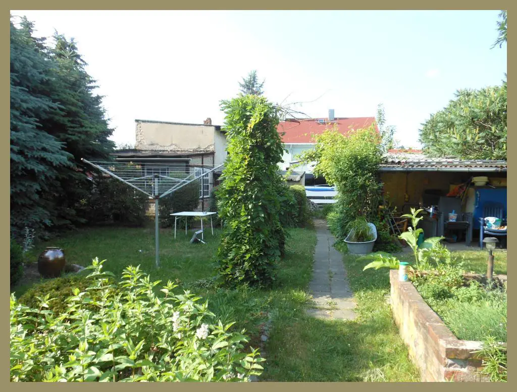 Blick aus dem Garten -- Einfamilienhaus in Radebeul: Heute kaufen, in 5 Jahren einziehen!