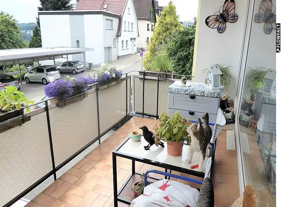 Geräumiger Balkon -- Große 3-4 Zimmer-Wohnung mit Balkon und eigenem kleinen Garten in ruhiger Wohnlage von Ennepetal