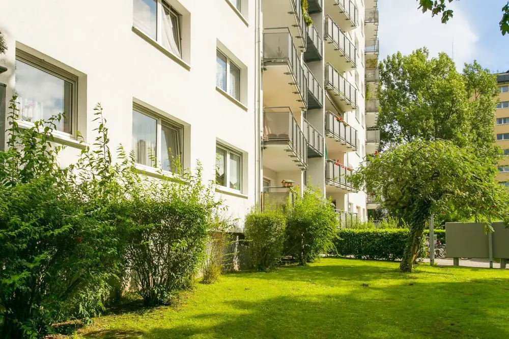 Hausansicht -- gepflegte 2,5-Zimmer-Wohnung günstig mieten in Neu-Isenburg