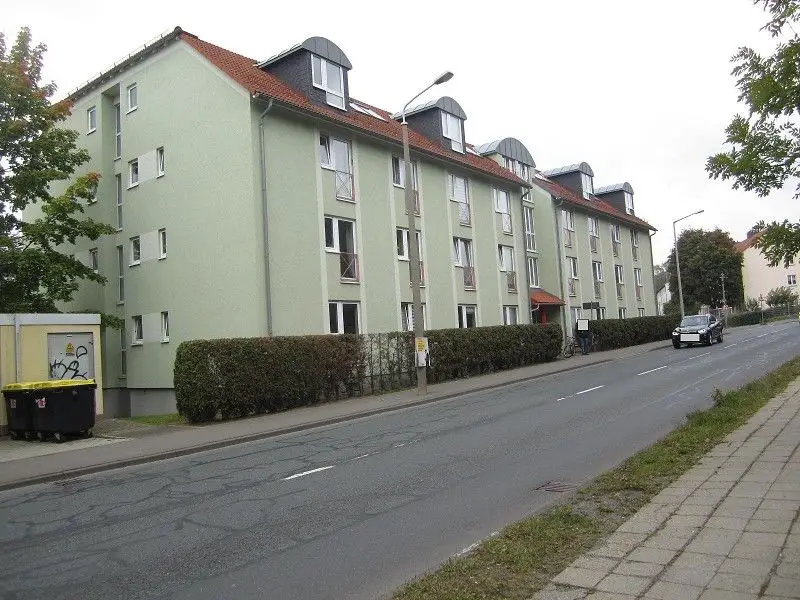 Blick auf Studentenwohnheime -- PROVISIONSFREI - Moderne 1-Zimmerwohnung in der Universitätsstadt Freiberg