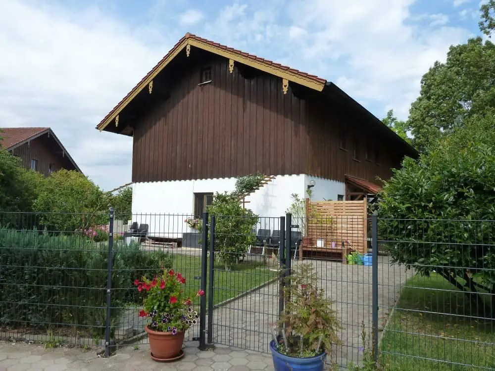 c532f41494911cd52abbda13a02089 -- Idyllisches Grundstück im ländlichen Bereich von Ebersberg bebaut mit einem Zweifamilienhaus und ...