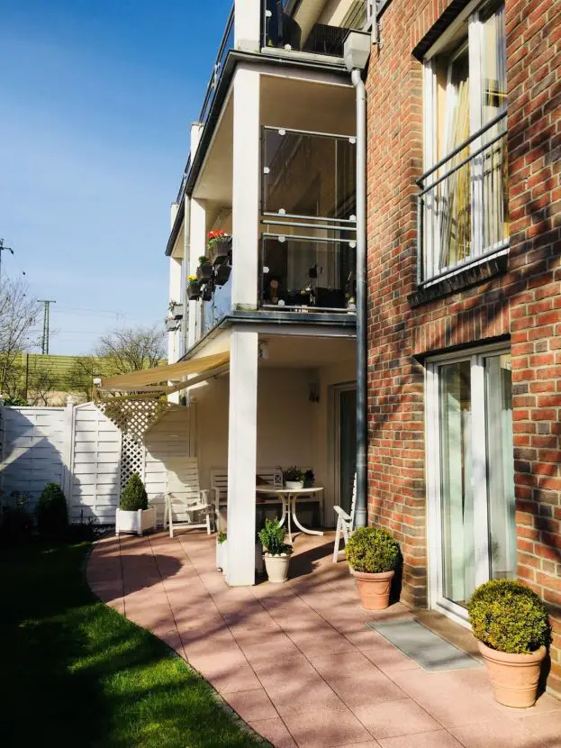 Terrasse -- Sehr helle, moderne, und ruhige Wohnung mit großem Garten direkt am Bürgerpark - provisionsfrei!!!