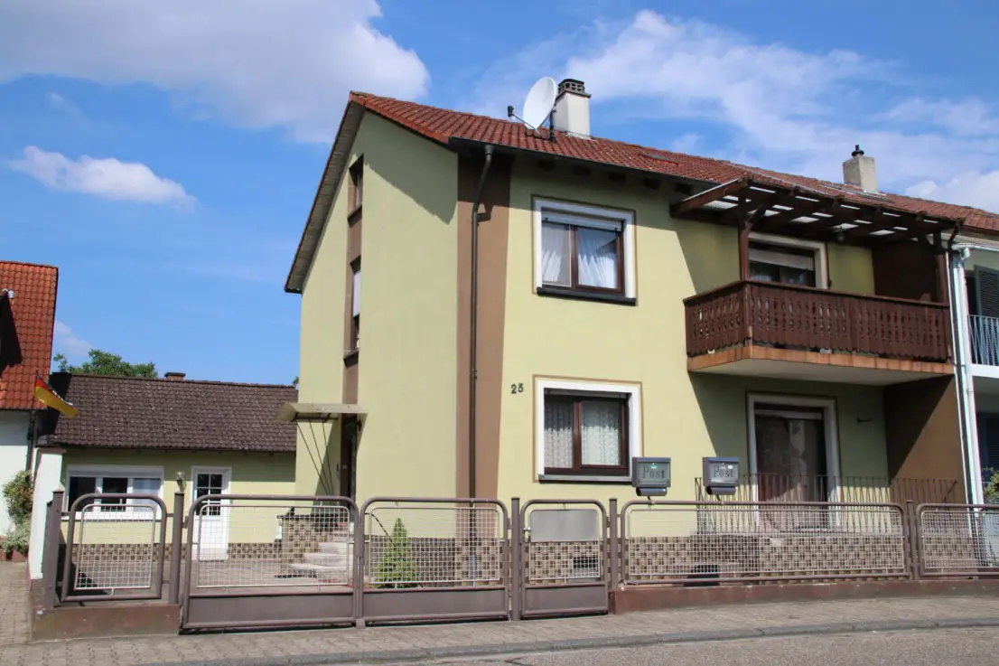 Hausansicht -- 1-2 Familienhaus mit Einliegerwohnung und großem Grundstück in Altlußheim!